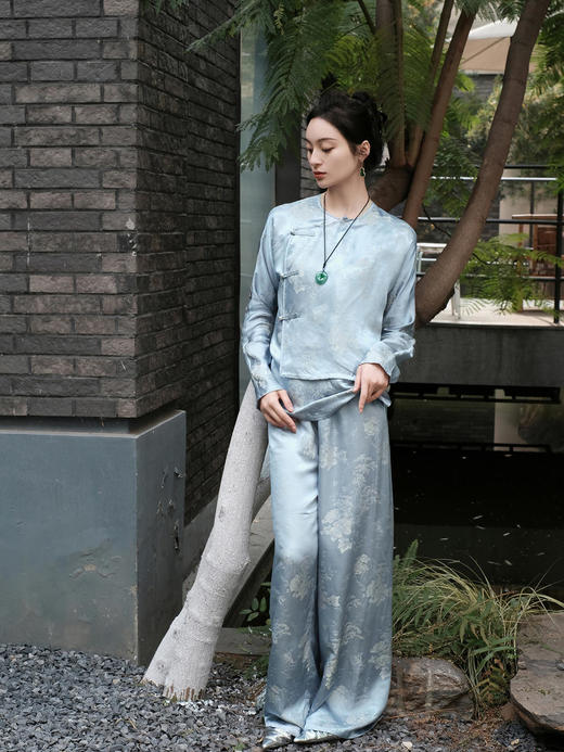 微瑕秒杀 |盛唐牡丹 |雾霾蓝仙山飞鹤偏襟女上衣[特价品](特殊商品不退不换) 商品图4