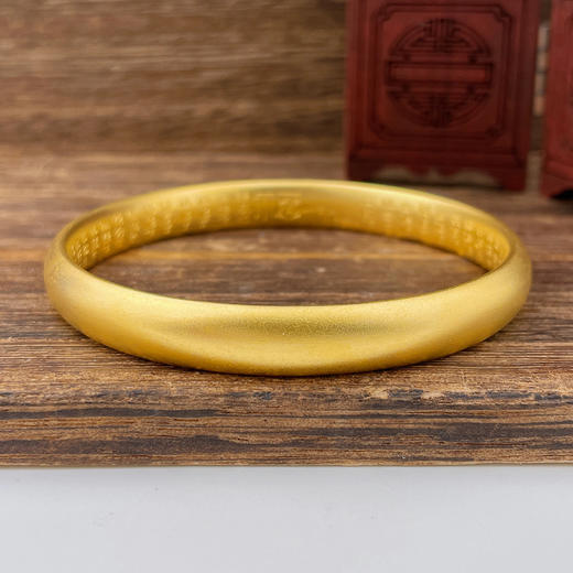 【限时克减150元元】足金 油亮 古法空心固口外光内百福手镯泥鳅背手镯(面宽约7.7-8.1mm，厚度约3.7mm)(AIGFSZ00670-2)（预售产品下单后不退款不退货不换货不补差价） 商品图0