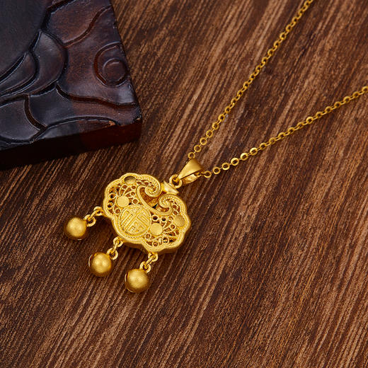 【限时克减150元元】足金999 #儿童/宝宝 古法镂空花丝双面福字锁铃铛如意福字锁包吊坠网红锁包（不含链）(YGFDZ00247-1)（预售产品下单后不退款不退货不换货不补差价） 商品图1