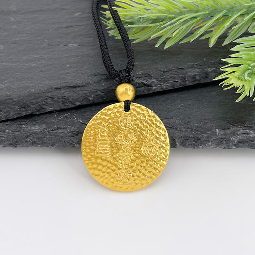 【限时克减150元】足金999.9 古法挂绳实心手工錾刻黄财神吊坠（含珠子）(ANWZGFDZ00122-2)（预售产品下单后不退款不退货不换货不补差价） 商品图1