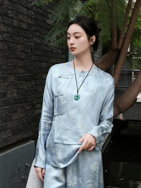 微瑕秒杀 |盛唐牡丹 |雾霾蓝仙山飞鹤偏襟女上衣[特价品](特殊商品不退不换)