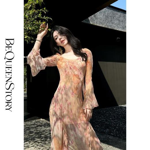 余潇潇【沙丘玫瑰】设计感定制乔其纱手绘印花荷叶边收腰连衣裙春 商品图2