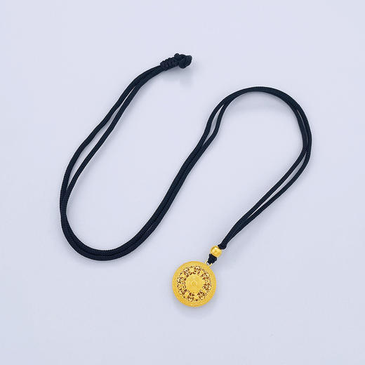 足金999.9 #八宝罗盘 #小红书 古法挂绳空心镂空八宝罗盘吊坠（面宽约18.3mm，含珠子）(ANWZGFDZ00200-5)预售产品下单后不退款不退货不换货不补差价 商品图3