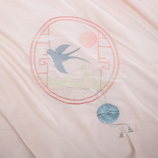 多喜爱 燕吟莱赛尔东方刺绣夏薄被芯（粉霞燕舞/铃兰私语）nt 商品图1