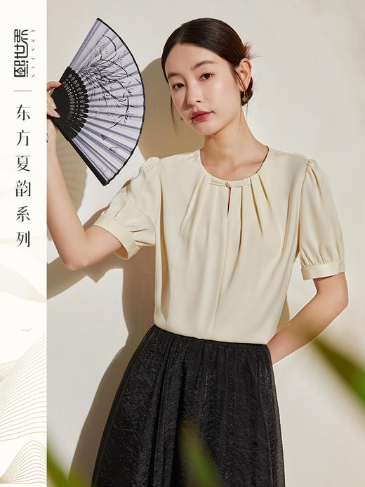 【五折购】熙世界改良国风盘扣衬衫女夏2025新款中式圆领上衣高级感缎面衬衣 商品图0