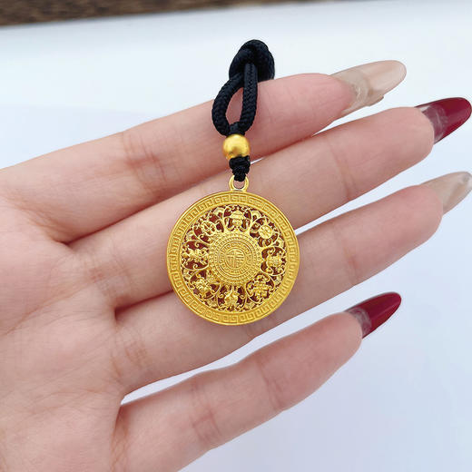 【限时克减128元】足金999.9 #八宝罗盘 #小红书 古法挂绳空心镂空八宝罗盘吊坠（面宽约23.3mm，含珠子）(ANWZGFDZ00200-6)预售产品下单后不退款不退货不换货不补差价 商品图4