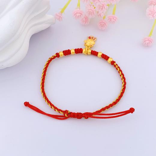 【限时7.5折】【定价黄金】足金 3D硬金烤漆小金鱼年年有余间珠红绳调节产品手串(AA3DSC00434)（预售产品下单后不退款不退货不换货不补差价）（预售产品下单后不退款不退货不换货不补差价） 商品图1