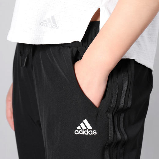 单件支付再9折（YY）adidas/阿迪达斯  女裤2023秋季款运动休闲裤收口小脚梭织长裤 GM1443 商品图2