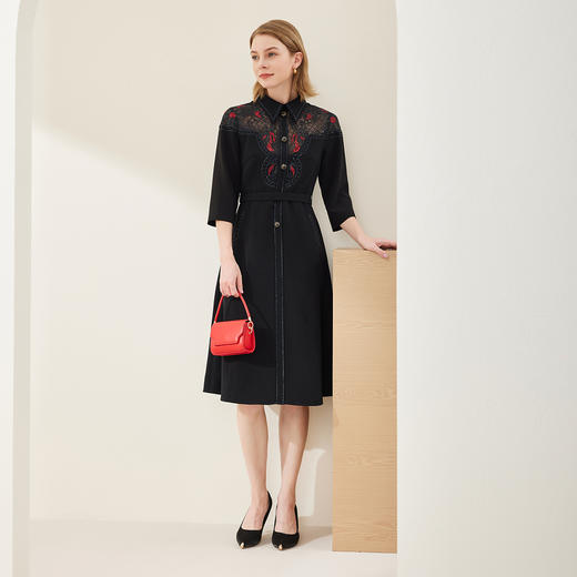 MC815斯尔丽2024春季新款衬衫领拼蕾丝烫钻收腰显瘦七分袖连衣裙 商品图3