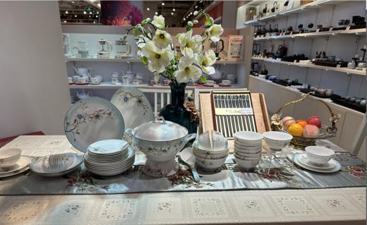 凡瑞斯玉兰瓷52头12人用骨瓷餐具 商品图0