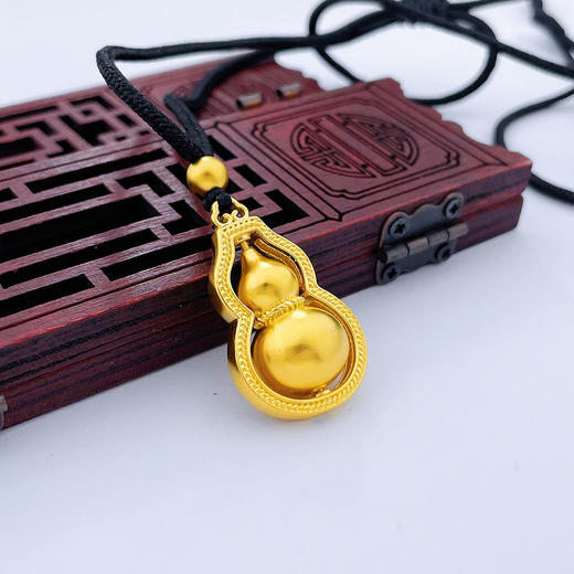 【计价黄金】【现货】钻石世家 足金古法半实心挂绳竹节吊坠 配绳含珠子 （吊坠含珠子净金重约12.7克， 工费:75元/g; 配件费0.0元）【黄金产品不支持无理由退换货】预计3-5天发货 商品图1