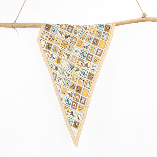 时尚三角真丝围巾 商品图0