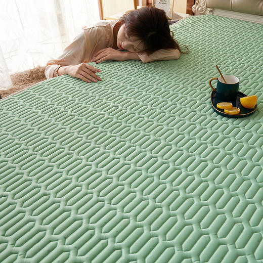 夏季新品！【泰国乳胶凉席三件套 家用冰丝席ins风】大豆蛋白纤维 透气天丝席空调软席 商品图1