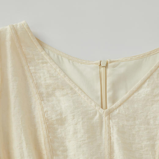 谜底V领连衣裙短袖2024年夏季新品法式风修身泡泡袖短裙242ML0565 商品图3