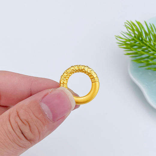 【限时克减150元】足金 #热卖 #悟空 3D硬金空心如意悟空金箍棒平安扣吊坠(V3DDZ00194)（预售产品下单后不退款不退货不换货不补差价）（预售产品下单后不退款不退货不换货不补差价） 商品图2