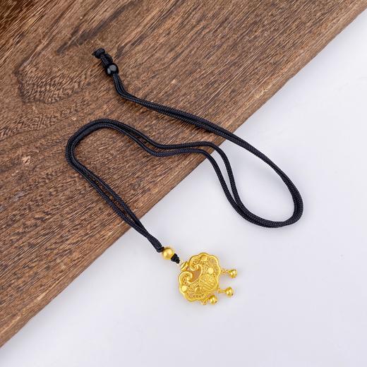 【限时克减150元】足金999.9 古法黄金挂绳双面镂空福字铃铛如意福字锁包吊坠网红锁包（含珠子）(ANWZGFDZ00312)（预售产品下单后不退款不退货不换货不补差价） 商品图2