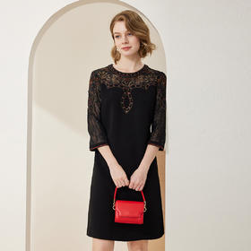 MC803斯尔丽2024春季新款华丽烫图修身显瘦小黑裙圆领七分袖连衣裙