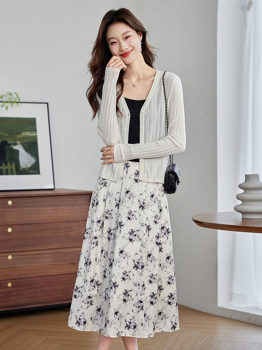 【专属特价】熙世界丝光缎面吊带小背心女2025夏新款黑色内搭打底衫外穿上衣 商品图2