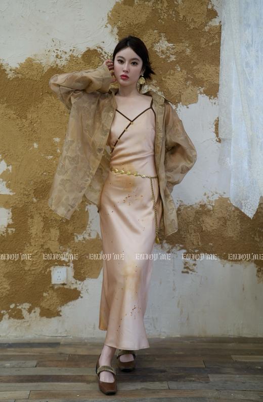 【门店同款】ENJOY夏季云敛-禅意松木琥珀吊带裙 157151181 商品图11