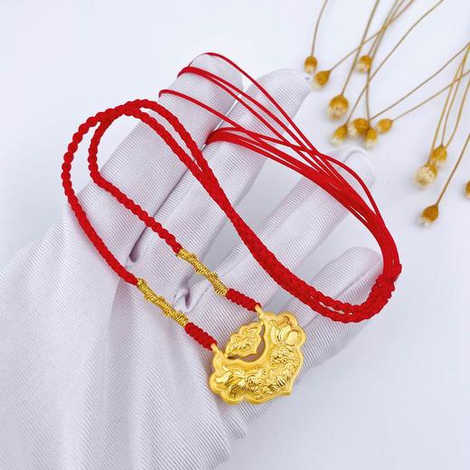 【限时7.5折】【定价黄金】足金 #儿童/宝宝 3D硬金双面连年有余双鱼锦鲤锁包莲花平安如意锁包空心挂绳吊坠成品项链(大人也适戴)(AA3DDZ00030)（预售产品下单后不退款不退货不换货不补差价） 商品图3