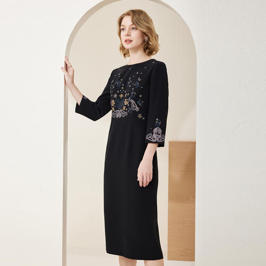 MC823斯尔丽2024春季新款浪漫满天星彩色烫钻圆领七分袖收腰修身连衣裙 商品图2