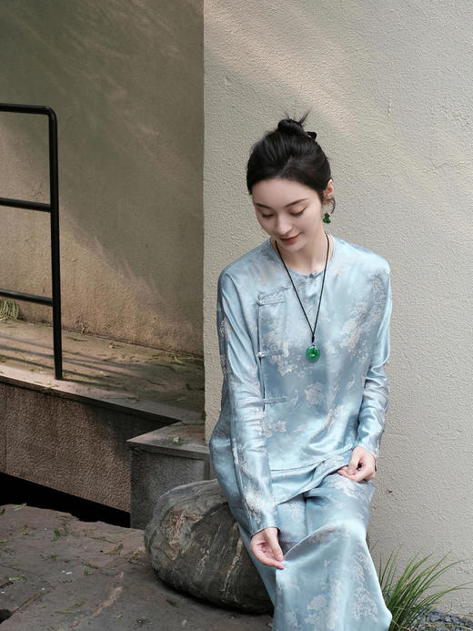 微瑕秒杀 |盛唐牡丹 |雾霾蓝仙山飞鹤偏襟女上衣[特价品](特殊商品不退不换) 商品图5