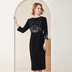 MC823斯尔丽2024春季新款浪漫满天星彩色烫钻圆领七分袖收腰修身连衣裙