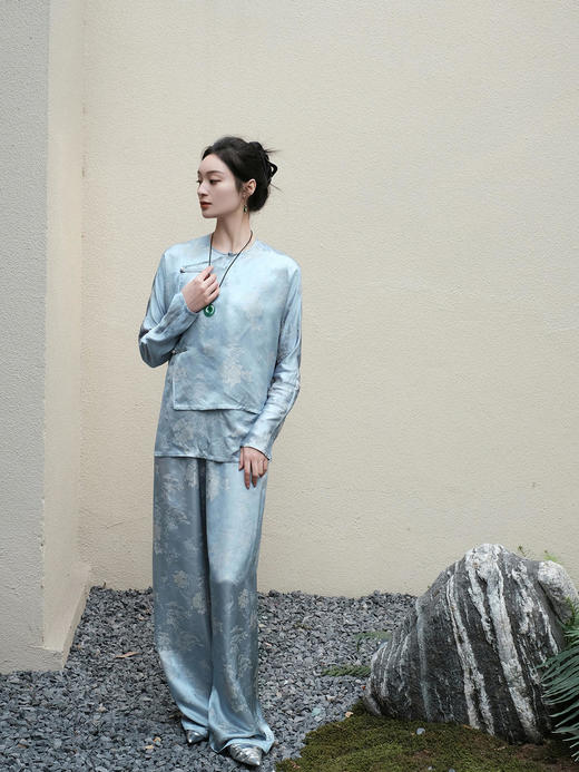 微瑕秒杀 |盛唐牡丹 |雾霾蓝仙山飞鹤偏襟女上衣[特价品](特殊商品不退不换) 商品图6