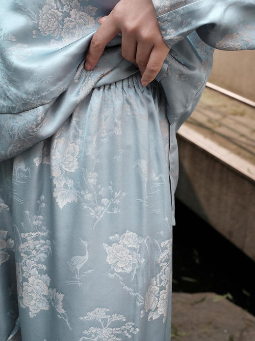 微瑕秒杀 |盛唐牡丹 |雾霾蓝仙山飞鹤偏襟女上衣[特价品](特殊商品不退不换) 商品图2