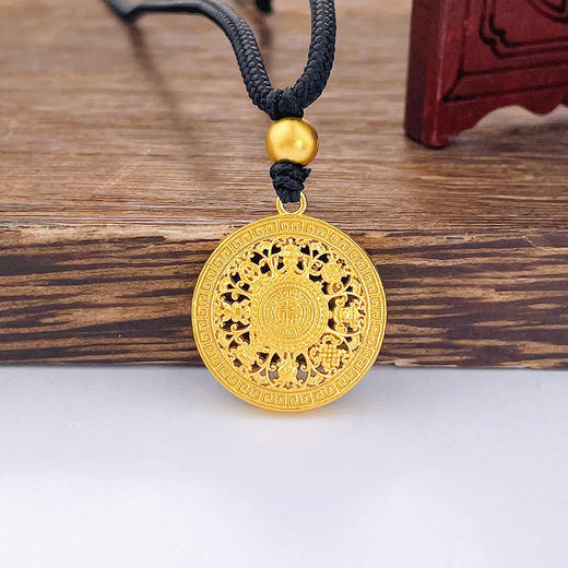 足金999.9 #八宝罗盘 #小红书 古法挂绳空心镂空八宝罗盘吊坠（面宽约18.3mm，含珠子）(ANWZGFDZ00200-5)预售产品下单后不退款不退货不换货不补差价 商品图0