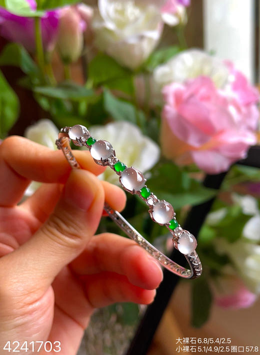 4241703，玻璃蛋面手镯。具体价格微信咨询 商品图3