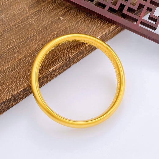 足金999.9 【油亮版本】古法空心固口外光内莲花心经手镯泥鳅背手镯(面宽约9.7-10.1mm，厚度约4.9mm)(AIGFSZ00642)预售产品下单后不退款不退货不换货不补差价） 商品图2