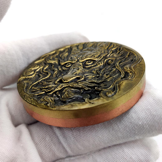 龙年双色铜章 南京造币发行 一面黄铜 一面紫铜  重约209克 商品图4