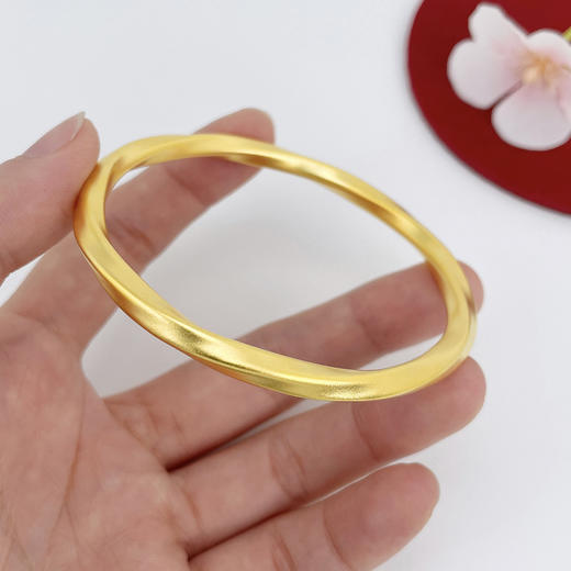 【限时克减150元】足金 #莫比乌斯 古法半实心莫比乌斯环固口手镯（面宽约4.5-4.9mm，厚约4.4mm）(ANWZGFSZ00085-2)预售产品下单后不退款不退货不换货不补差价） 商品图2