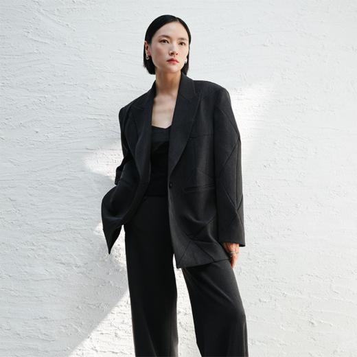 LIYIHAN结构折纸廓形西装 Y241T00182 商品图0