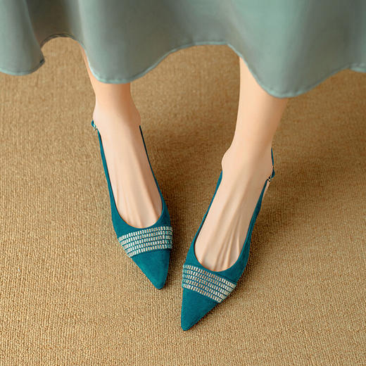 【预售5天】气质后空细跟，水钻尖头包头高跟凉鞋DB&M5892 商品图0