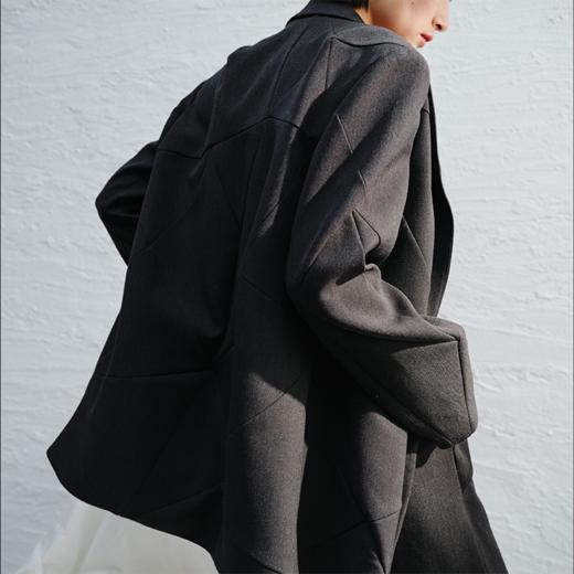 LIYIHAN结构折纸廓形西装 Y241T00182 商品图1