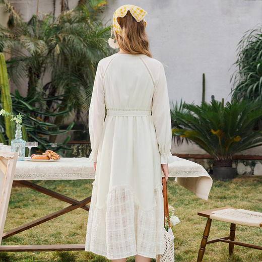 两三事飞鸟集2024夏季新款复古新中式刺绣v领荷叶边绑带连衣裙 商品图3