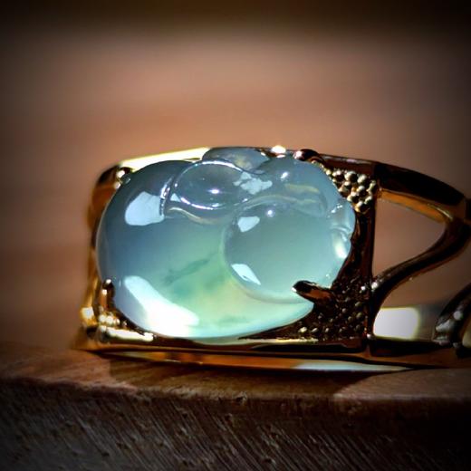 【无忧】18k高冰种翡翠小猪戒指 商品图4