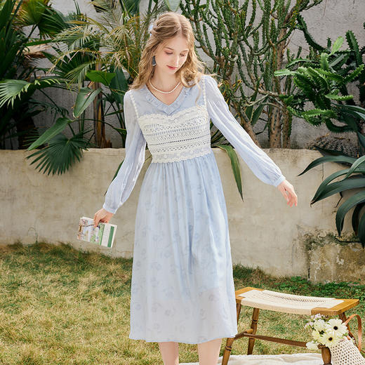 两三事香香公主2024夏季新款小清新蕾丝拼接玫瑰花纹连衣裙 商品图2