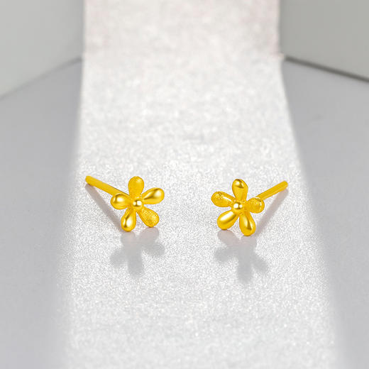 周六福黄金耳饰女款花朵足金时尚小耳钉耳环计价花瓣喷砂面正品 商品图2