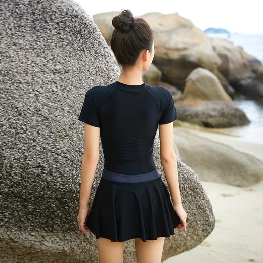 【凸显身姿，显瘦又保守！】舒适聚拢，显瘦遮肚。运动撞色泳衣女夏，海边防晒新款，保守大方，韩版东大门泳衣，性感女神蕾丝连体带胸垫温泉泳装泳衣！ 商品图3