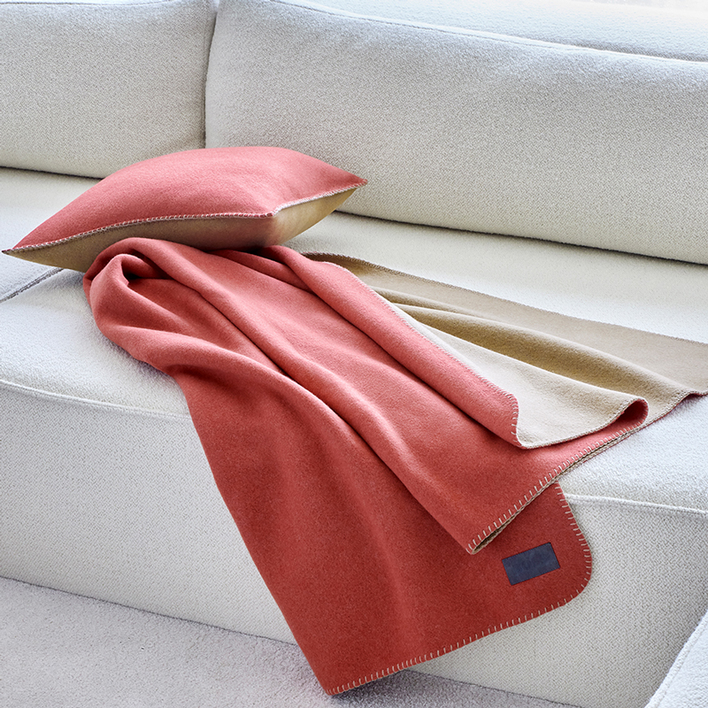 BOSS靠垫家居毯两件套（火山红）HBKD-006