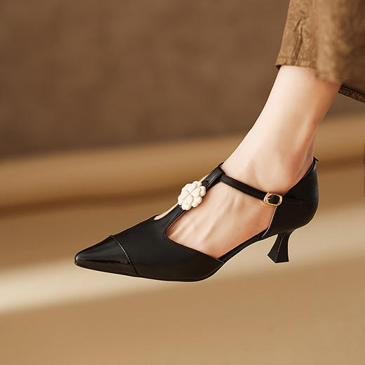 【预售5天】优雅百搭撞色，细跟里外全皮山茶花凉鞋DMJ&81783F 商品图3