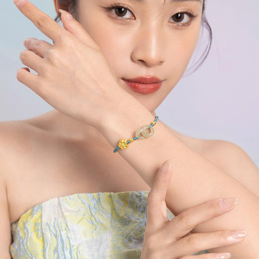 周六福和田玉手绳女黄金玉石桃花环环相扣编绳手链手饰节日礼物 商品图3