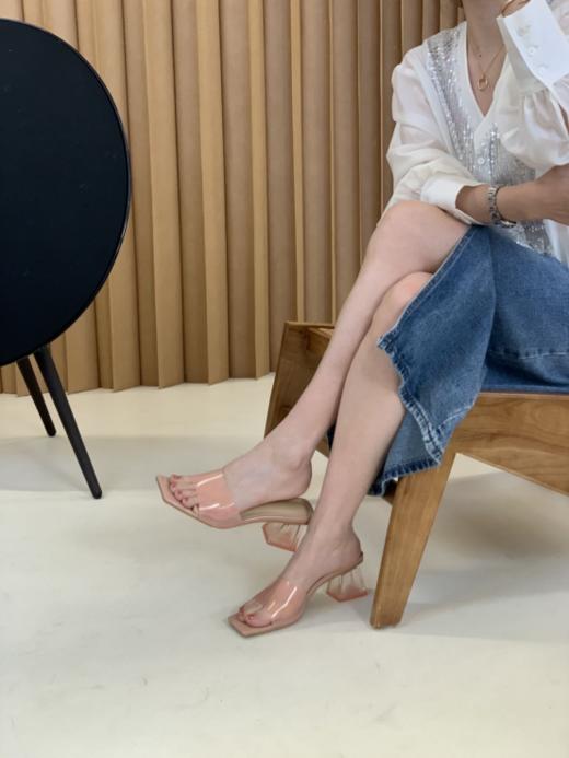 🔥【品牌直发ROAADN真皮法式粗跟方头凉鞋9171-1】♦️1品牌定制的三层复合鞋底，巨防滑！ ♦️2轻便又抗造💕！既保证了鞋子的轻盈舒适，💥又防滑耐磨～  商品图1