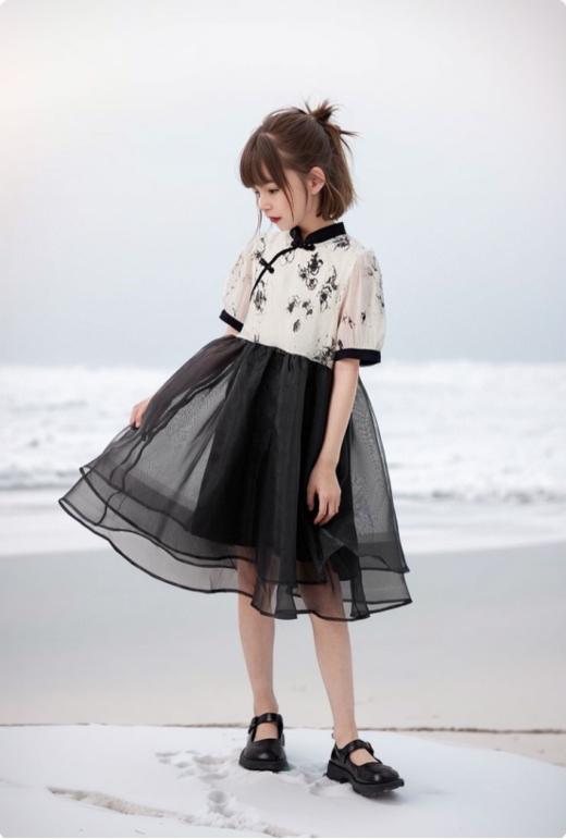 👏【新中式国风女童连衣裙系列】📍1、泼墨自然流动的染色面料，🌸设计成的小裙子真的很小清新，💕而且是很文艺的感觉，有穿旗袍时候才有的文雅气质，✅每一件都独一无二 📍 商品图2