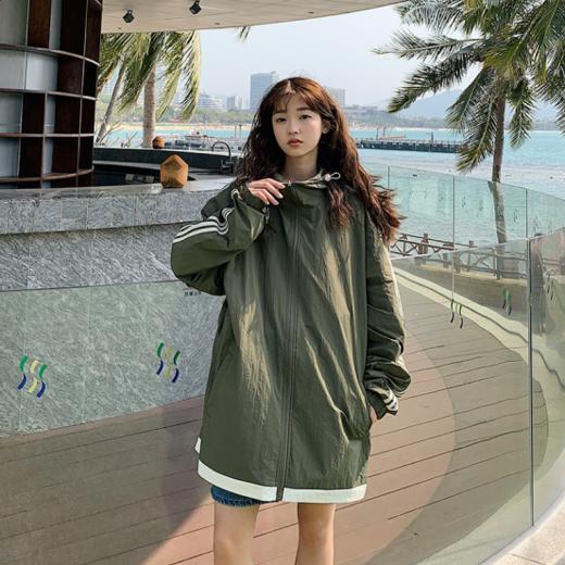 🔺【卡帝乐鳄鱼男女同款抽绳兜帽宽松防晒服7706】🌿 ✨1、随性又实用，🍂40D尼龙微皱面料，防泼水，轻盈透气 ✨2、简约拉链连帽开襟设计，👏侧面插手袋美观实用，🎉 商品图3