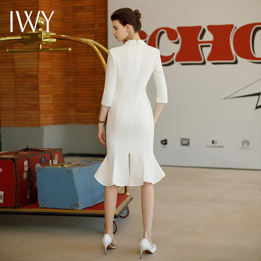 IWY/白色连衣裙女高级感收腰显瘦法式鱼尾裙春夏五分袖医美长裙工作服Q1051 商品图4
