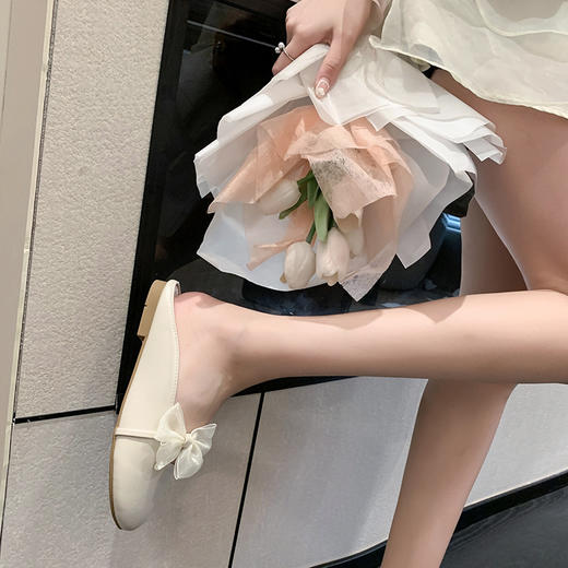 【包头半拖鞋女 春夏外穿2025年新款】仙女风蝴蝶结 平底无后跟懒人凉拖鞋 商品图3